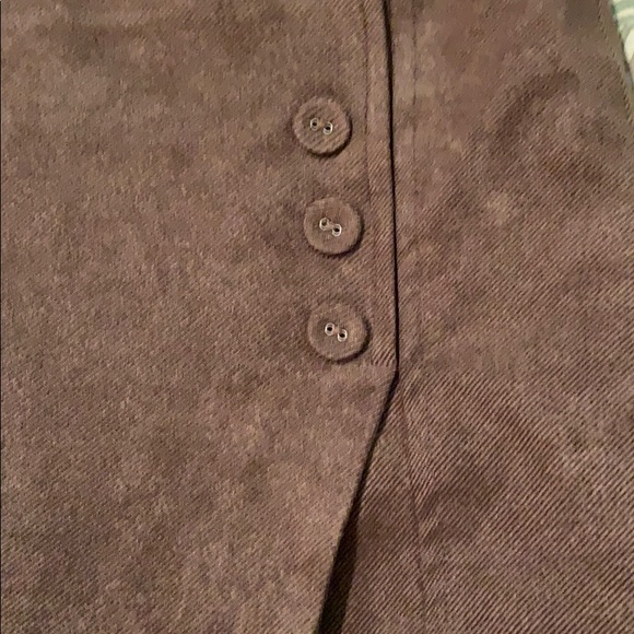 it’s brown skort - Picture 3 of 4